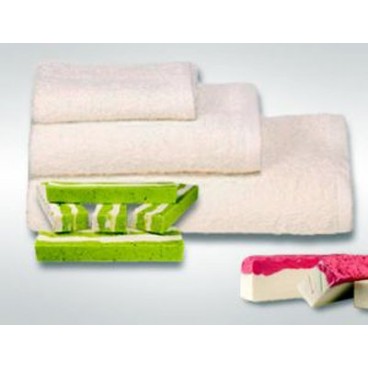 Set de 3 Toallas de baño + 2 Jabones Naturales Artesanales Varios Colores Set de 3 Toallas de baño + 2 Jabones Naturales Artesanales Varios Colores